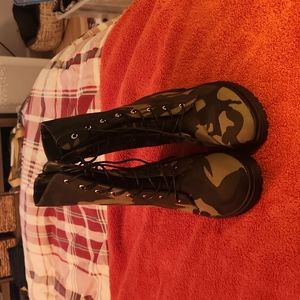 JustFab Halsey Booties, Camouflage, size 8.5M